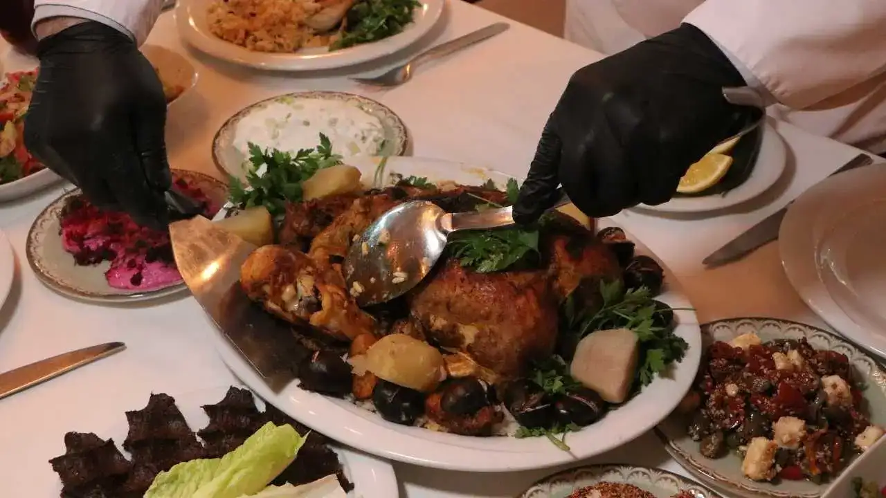 Adana’da Yılbaşı Geleneği Değişti: Tavuk Dolması Zirveye Çıktı! 4